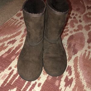 Brown short uggs
